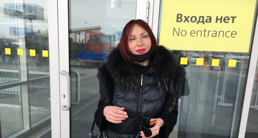 Жительница Коми в золотых сапогах уже полгода живет в аэропорту Екатеринбурга