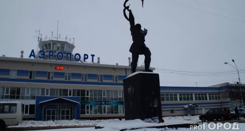 Фото к статье: "Комиавиатранс" потратит 131 млн рублей на ремонт взлетной полосы в столице республики