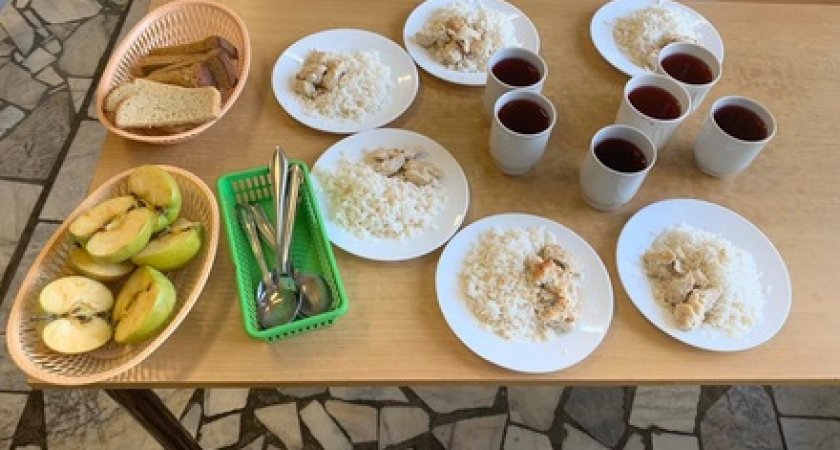 Минпросвищения сообщило о повышении себестоимости школьных обедов почти на 20%