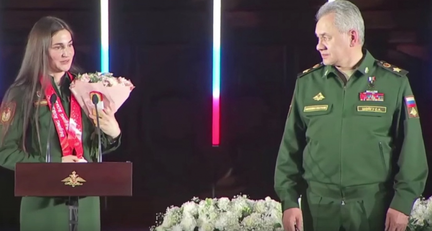 Лыжница Юлия Ступак из Коми получила досрочно воинское звание 