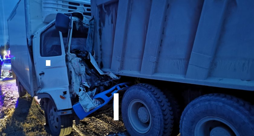 На трассе Сыктывкар - Ухта врезались два грузовика 