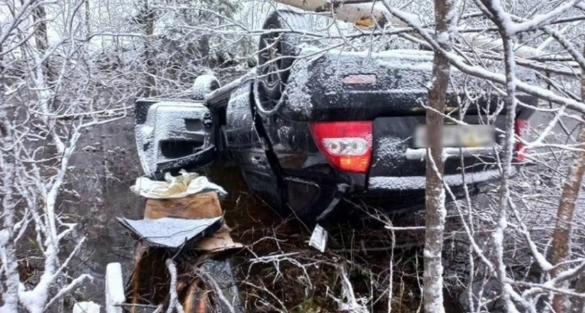 Два жителя Коми получили обморожение после аварии