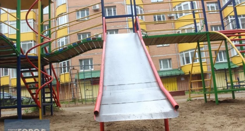 В России детские площадки "убивают" детей 