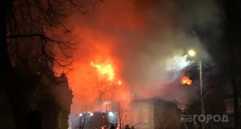 В Ухте пожар в многоэтажке заставил эвакуироваться 40 жильцов дома