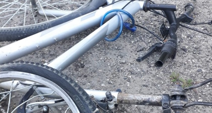 На трассе Сыктывкар–Троицко-Печорск два подростка на велосипедах попали в смертельное ДТП