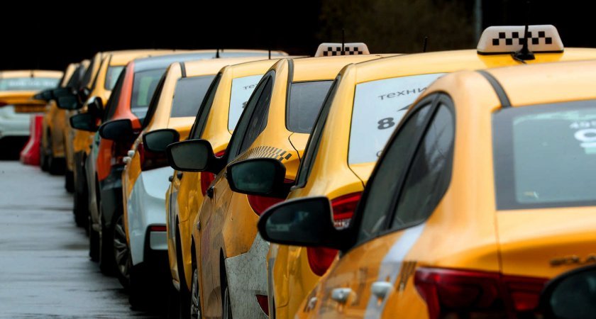 Ухтинцы и другие жители Коми не могут вызвать такси через приложения