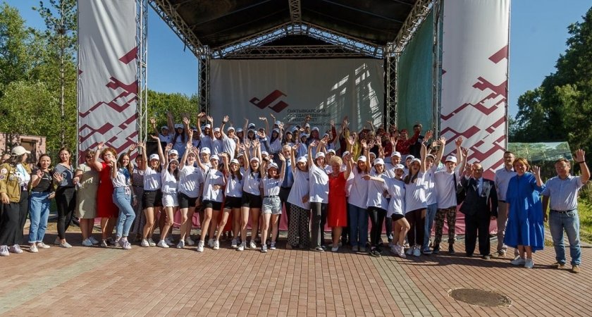 Республика Коми приняла 50 подростков из ЛНР на летние каникулы 