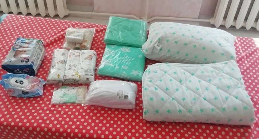 Семье беженцев из Украины, что живет в Ухте, вручили подарок для новорожденного