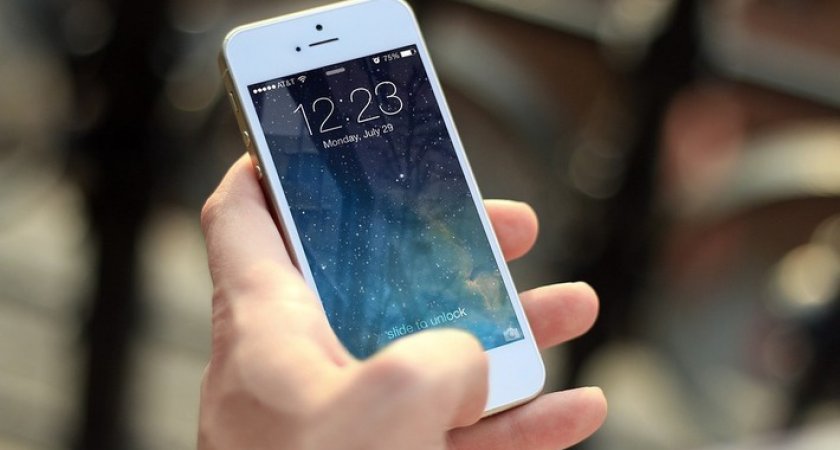“Назад к телефону с кнопками?”: россиян предупредили о возможном отключении смартфонов 