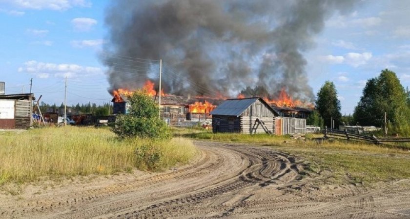 В Коми сгорел жилой дом, на улице осталось 12 семей