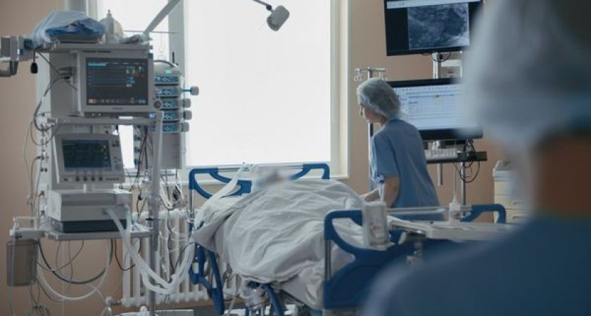 В Коми врачам не удалось спасти попавшего под поезд юношу