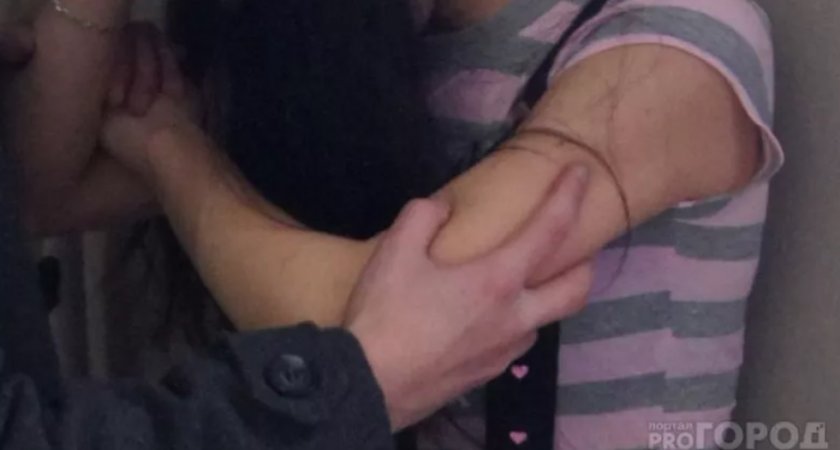 Женщина привела 7-летнюю малышку на растерзание своему любовнику-педофилу