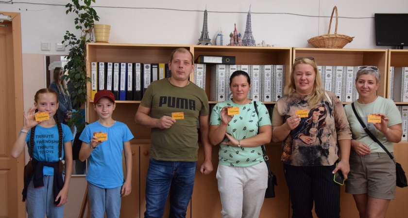 В ухтинском Югэре учащимся достались транспортные карты после закрытия школы