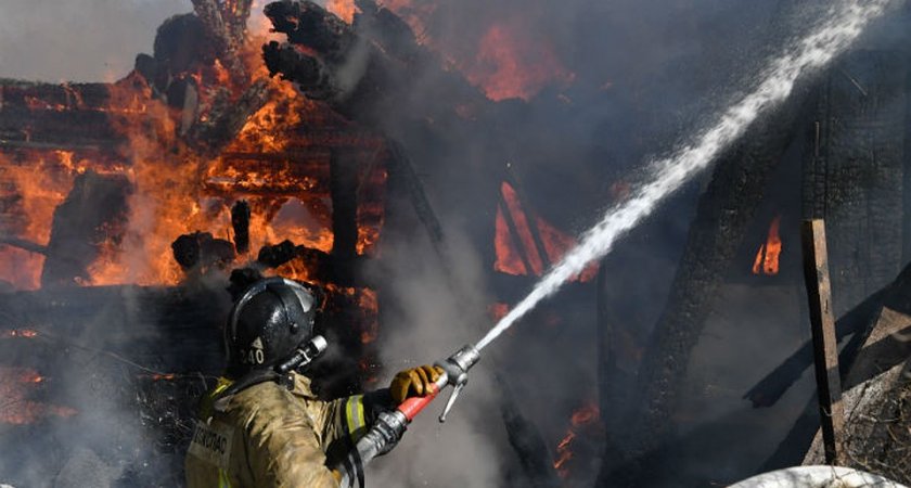 Сварщику из Ухты, по вине которого дотла сгорел дом, назначили наказание