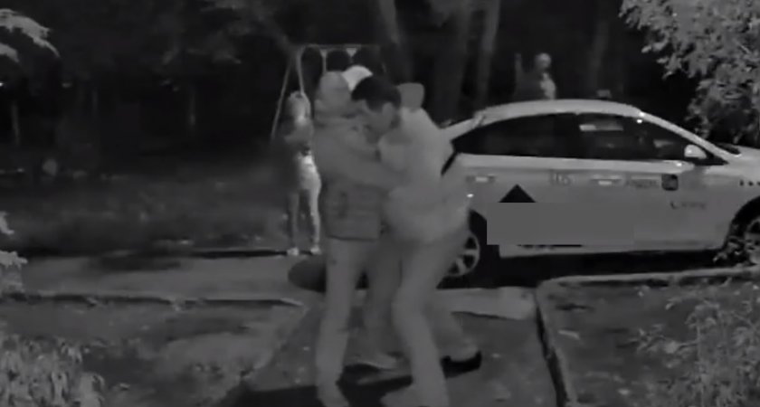 В Сети появилось видео жестокого избиения таксиста пассажирами