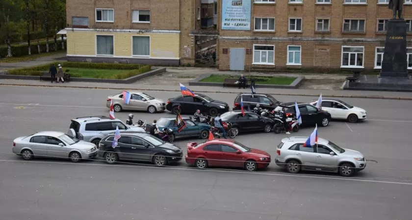 Фото к статье: В Ухте клуб байкеров NORTH ANGELS MC поддержал спецоперацию мотоавтопробегом
