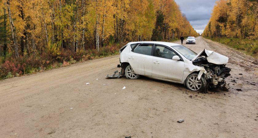 В дорожной аварии под Ухтой пострадали водитель и четверо пассажиров
