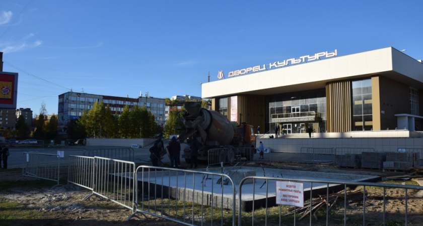 В Ухте продолжается строительство фонтанов на площади перед ГДК 