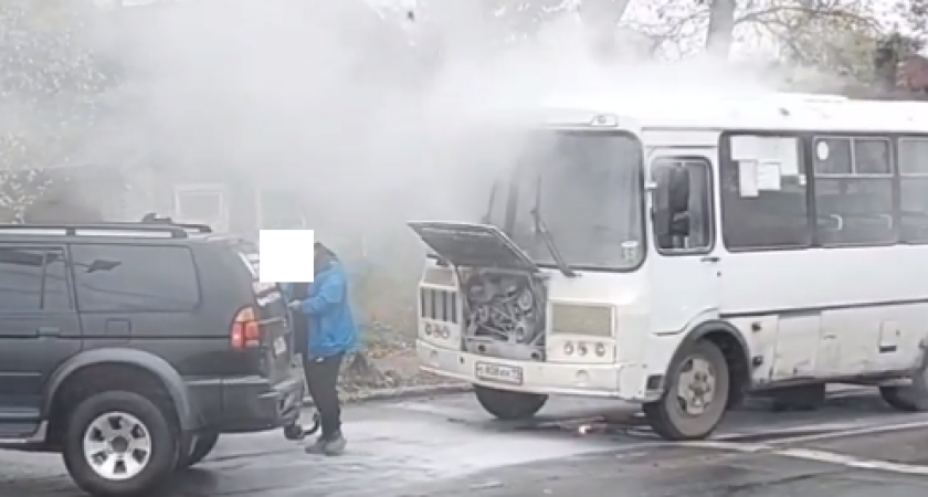 В Коми пассажирский автобус загорелся на ходу