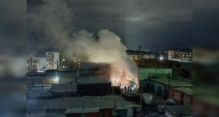 Ухтинские пожарные боролись с возгоранием в течение почти трех часов