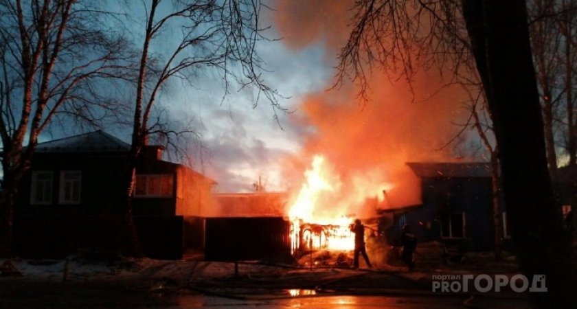 На трассу Ухта – Сосногорск выезжали семь огнеборцев из-за ЧП