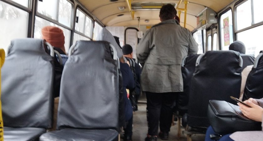 "Вокруг сидят пассажиры и молчат": в Ухте незнакомец пристает к детям в автобусах