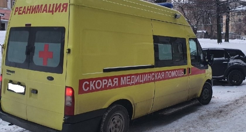 В Коми злоумышленник скинул женщину с балкона на глазах полицейских