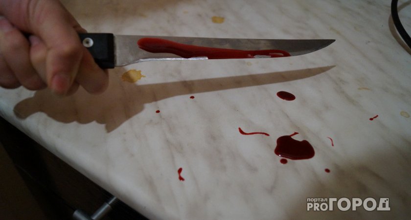 «Изрезал ножом»: В Коми таксист попал в серьезный скандал