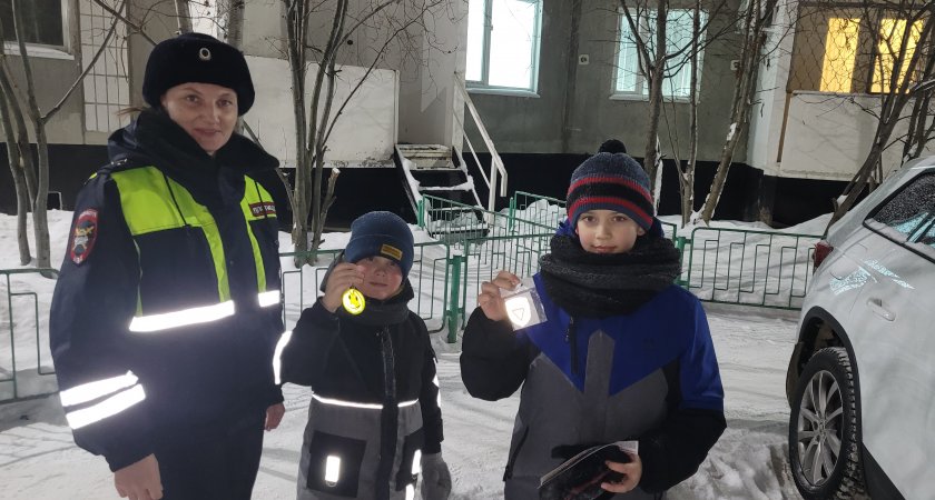 Автоинспекторы помогли ухтинцам “стать заметнее” для водителей