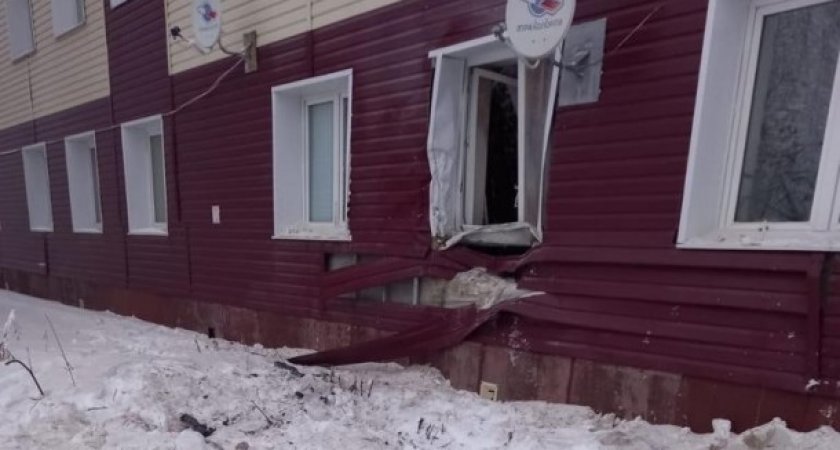 В Коми жителям многоквартирного дома придется ремонтировать стену дома после ДТП