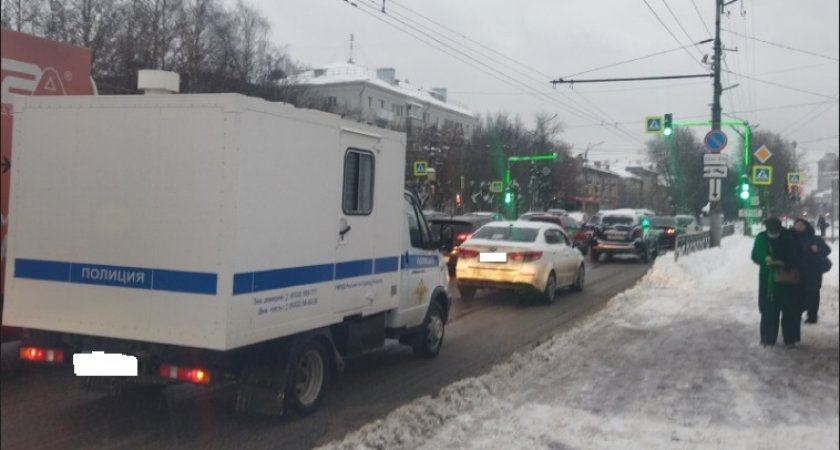 Пенсионер в приступе паники отрубил соседке голову топором