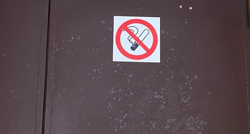 В Ухте из-за неосторожного курильщика 22 человека выбежали на улицу