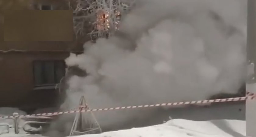 В Ухте устранили порыв теплосетей на улице Советской