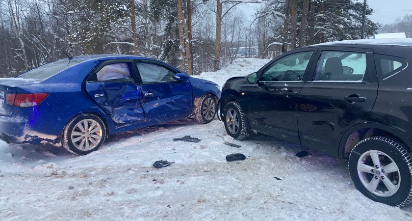 В Ухте на улице Загородной Kia “влетела” в Nissan