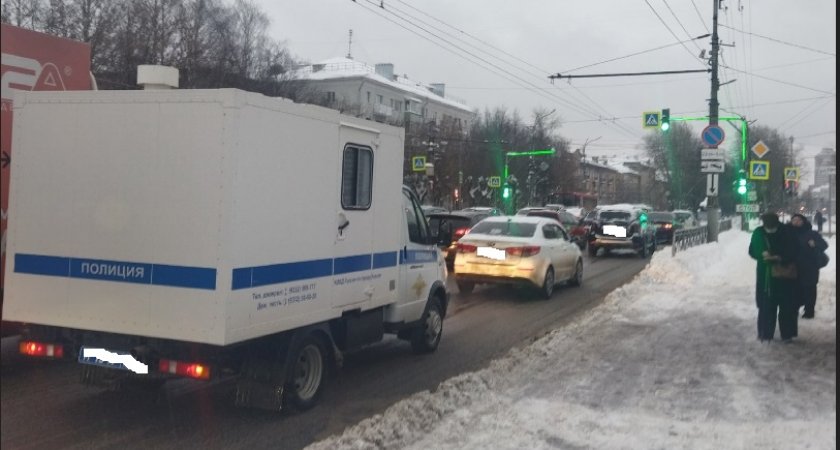"Три Олега пошли на дело": полиция задержала оригинальную банду по взлому банкомата