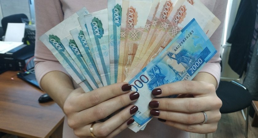 “Плюс 5000 рублей”: у кого в Коми может вырасти зарплата в 2023 году?