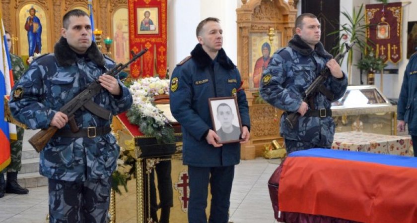 В Ухте состоялась церемония прощания с погибшим героем СВО Романом Веремчуком