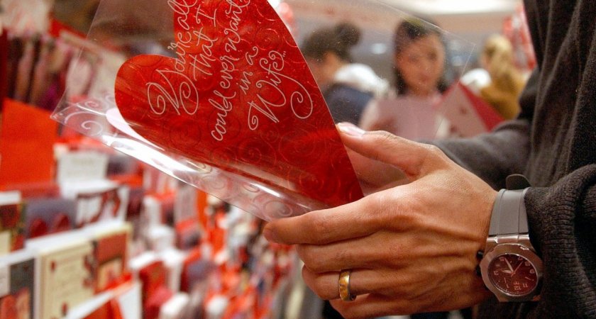 Стало известно, сколько россияне в среднем тратят на подарок ко Дню всех влюбленных