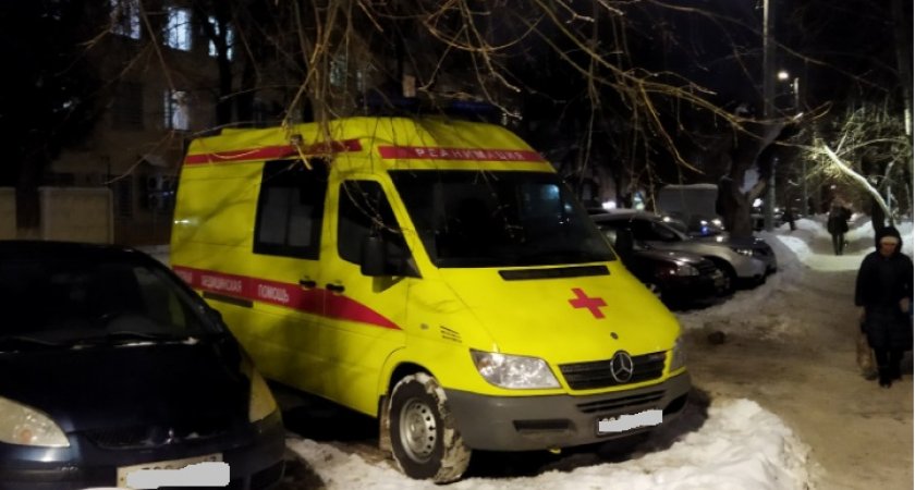 Мужчина расправился с матерью шнуром от роутера и ножом