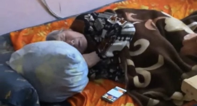 «Без отопления и света»: В Коми пожилая женщина-инвалид замерзала в квартире