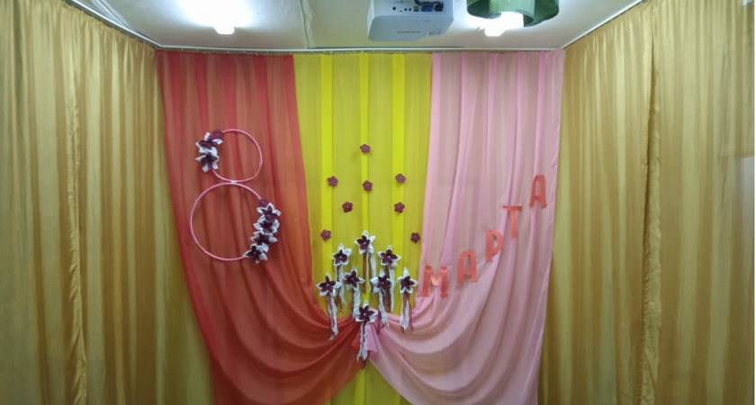 "Цветы конкурируют с медленноварками": список популярных товаров на подарки к 8 марта