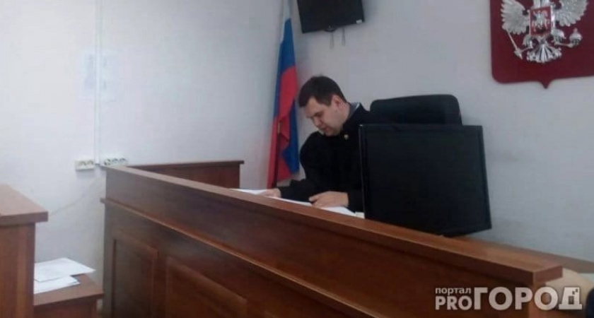 В Сосногорске мужчину наказали за "наклейку" на фасаде дома