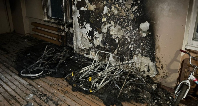 "Вылила злость на возлюбленного": Жительница Коми спалила детские вещи в двух общежитиях