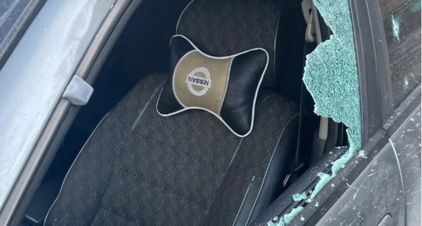 "Разбиты стекла машин": В Ухте неизвестный устроил стрельбу на улице