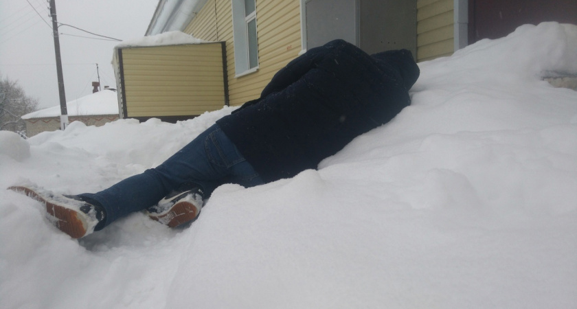 В Коми мужчина насмерть замерз возле больницы