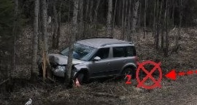 В Коми автомобиль оказался в кювете после столкновения с грузовиком