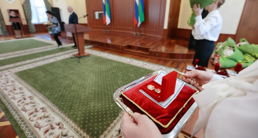 Врачи и медсестры Коми получили медали