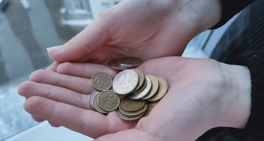 Россиянам объяснили падение курса рубля