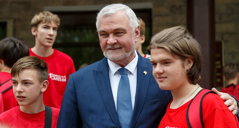 "Диалог на равных": глава Коми рассказал школьникам Ровенек о семье, учебе и перспективах 