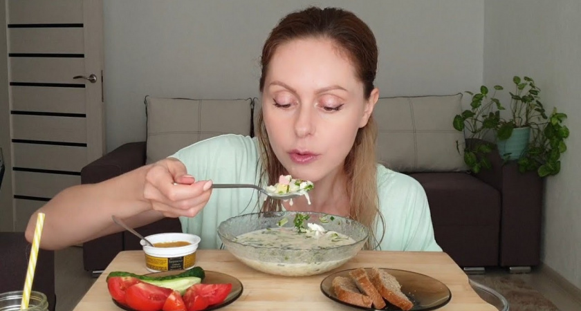 Диетолог рассказала, кому опасна окрошка